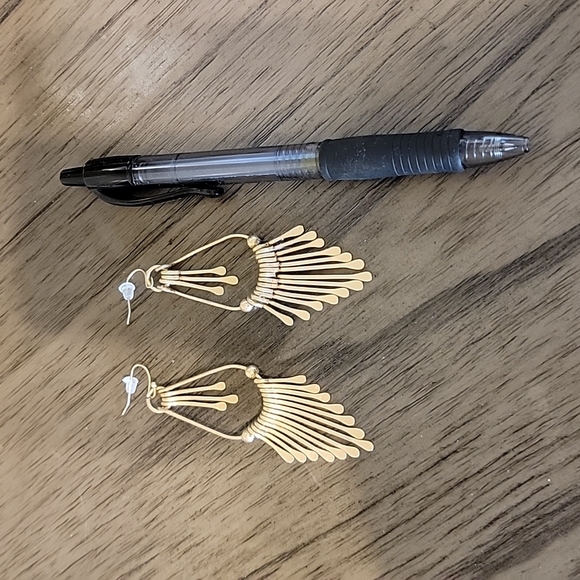 NWOT Plunder Earrings - Picture 3 of 3